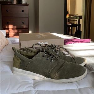 Green TOMS tennis shoes size 8